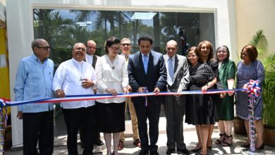 Daniel Rivera realiza corte de cinta