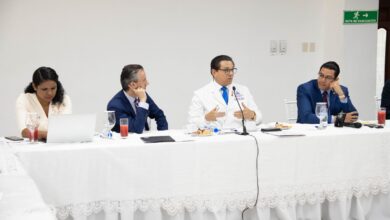 Ministro de salud encabeza reunión