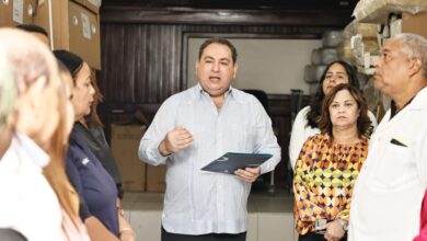 Mario Lama entrega equipos