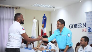 Colaboradores de la DAEH en programa Yo te Escucho