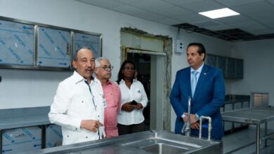 Ministro de Salud supervisa trabajos en Patología Forense
