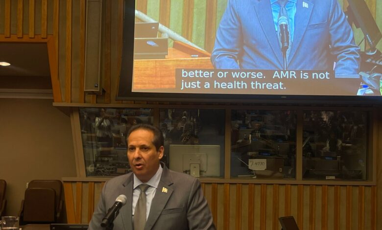 Resistencia antimicrobiana, tema abordado por el ministro de Salud