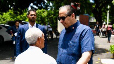 MInistro de Salud conversa con comunitarios en SC