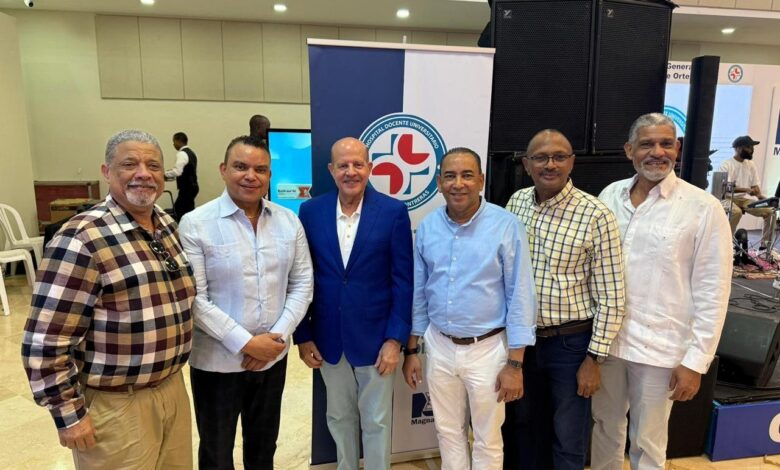 Reconocen Ortopedas en primer encuentro de egresados hospital Darío Contreras