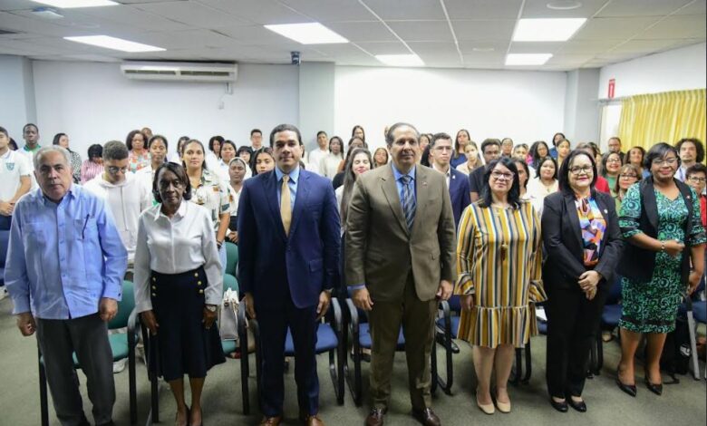 Tratan tema de la Salud Mental