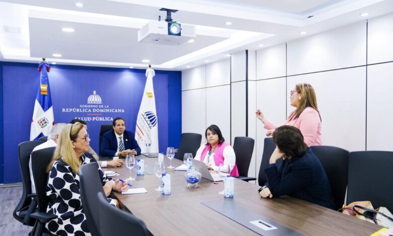 Ministro de Salud trara enfermedades