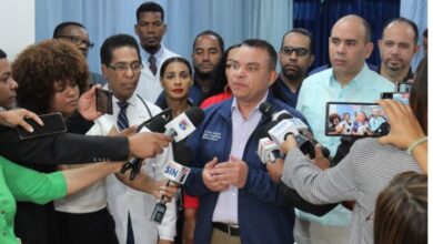 Ney Arias Lora ofrece rueda de prensa Navidad 2025