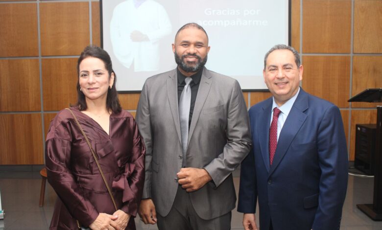 Presentan libro sobre Cesárea