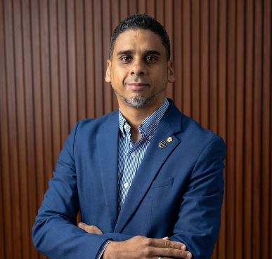 Director Policliníco