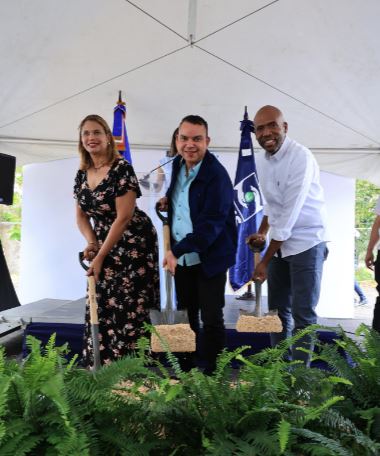 Julio Landrón del SNS da palazo para construcción Hospital de la Romana