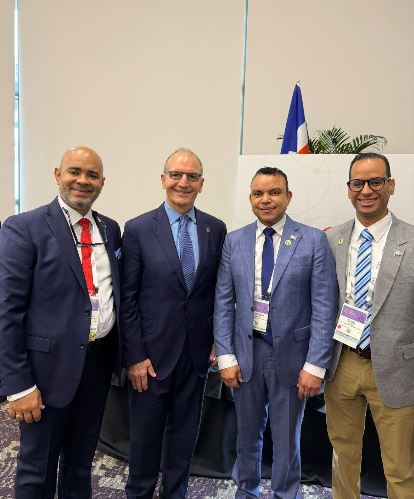 Titualr SNS participa de Congreso