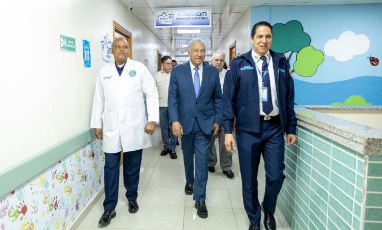 Andrés Bautista visita Hospital PN