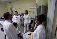 Dr. Julio Landrón visita Hospital Vinicio Calventi