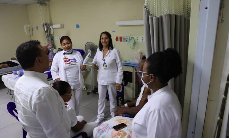 Dr. Julio Landrón visita Hospital Vinicio Calventi